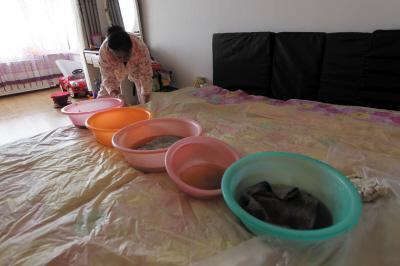 肇州楼上漏水，住户失联，小区没物管，业主维权难！律师来支招……